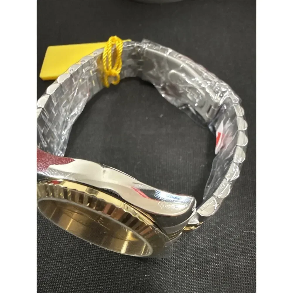 Invicta women’s specialty